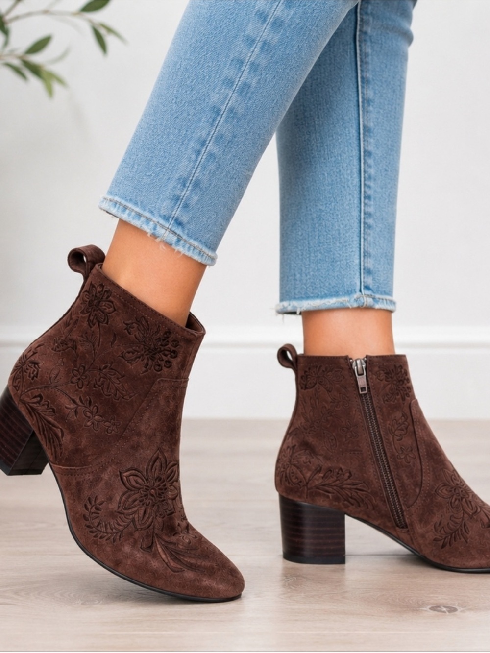 Johnny Was Chiara Embroidered Suede Ankle Boots Chocolate Brown Floral Size 8.5